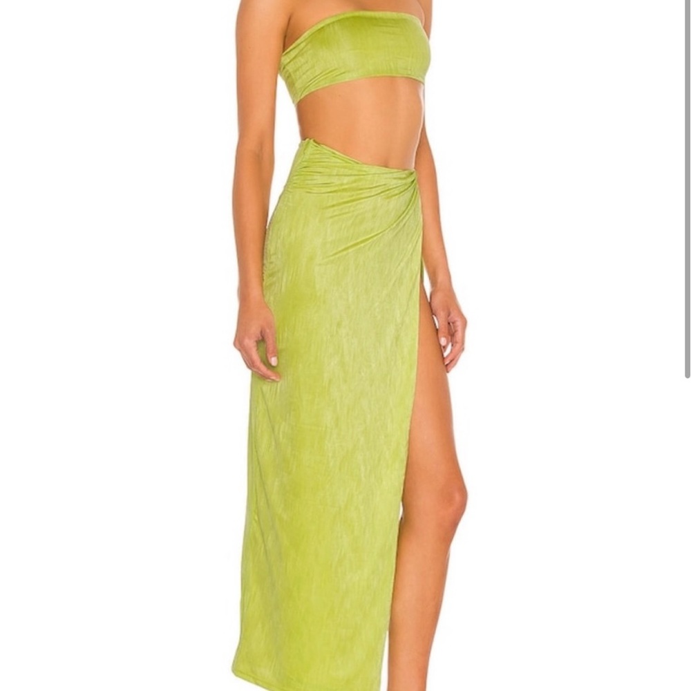 Only worn once!!!! So fun for a tropical vacation!